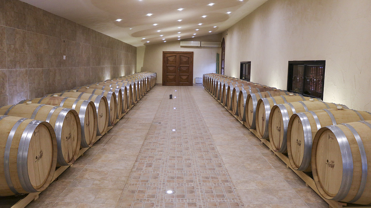 Le chai du Château Héritage.